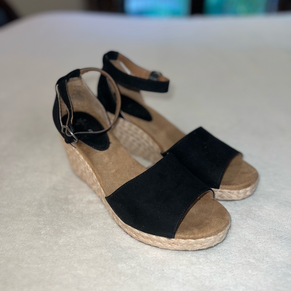 Women's Black Wedge Sandals